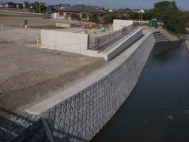 【静岡県交通基盤部長表彰　優良技術者部門　受賞】平成24年度（国）150号社会資本整備総合交付金工事（国道橋梁改築（二次））工事（新助蔵橋A1橋台工）