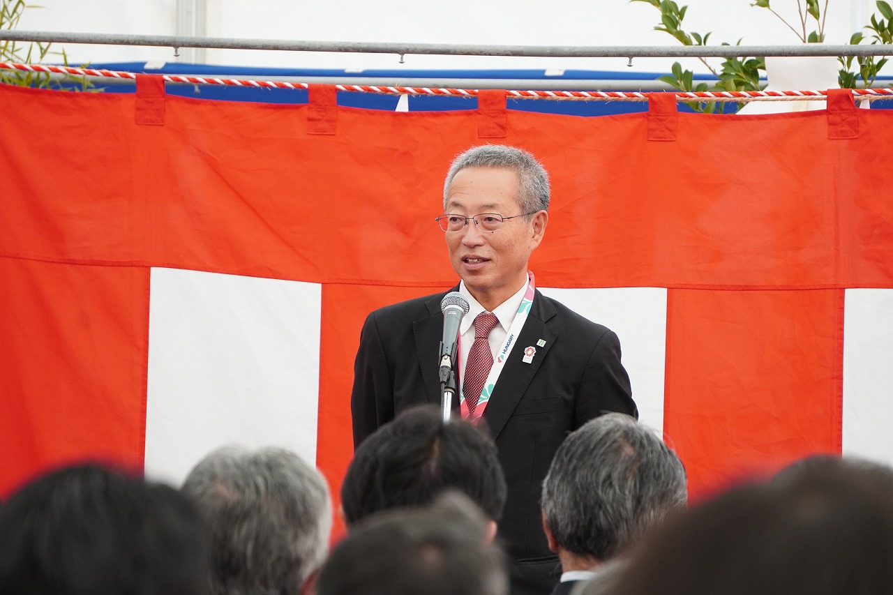 安全祈願祭で玉串を奉納する参列